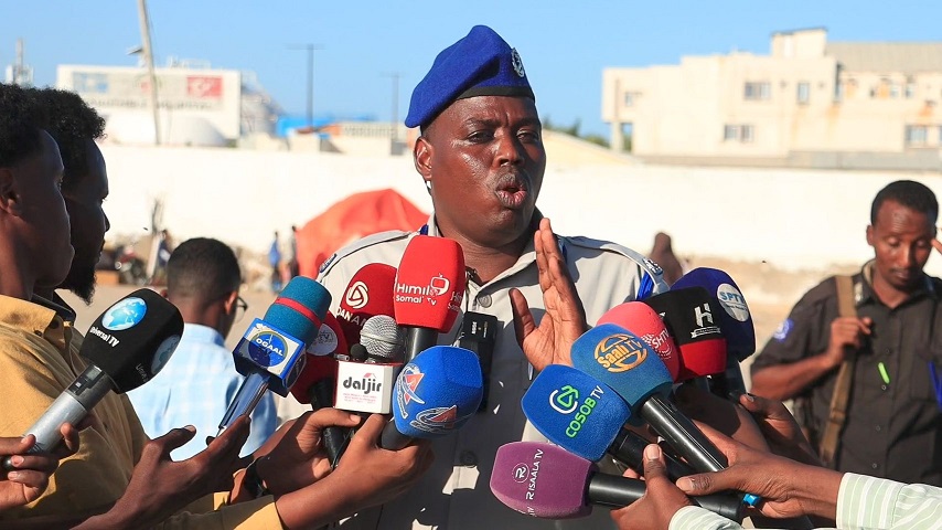 Afhayeenka Booliska lama burburinayo Khabuuraha School Polizio.jpg